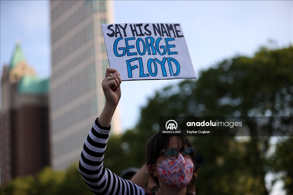 Siyahi George Floyd ölümünün birinci yılında New York'ta anıldı