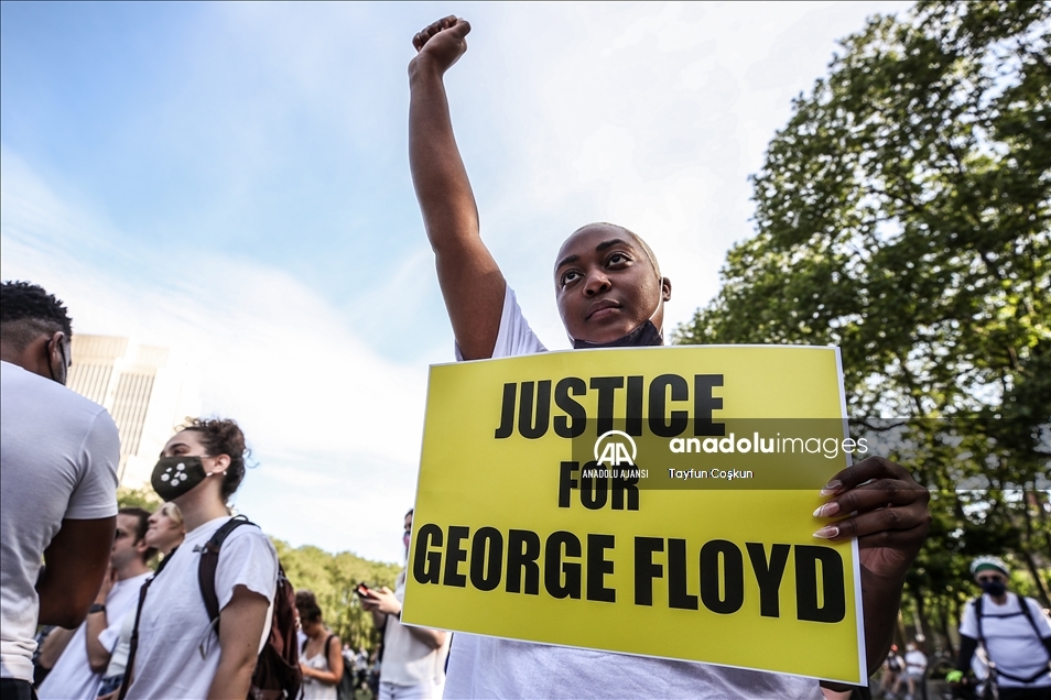 Siyahi George Floyd ölümünün birinci yılında New York'ta anıldı