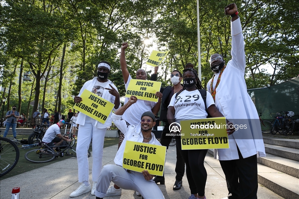 Siyahi George Floyd ölümünün birinci yılında New York'ta anıldı