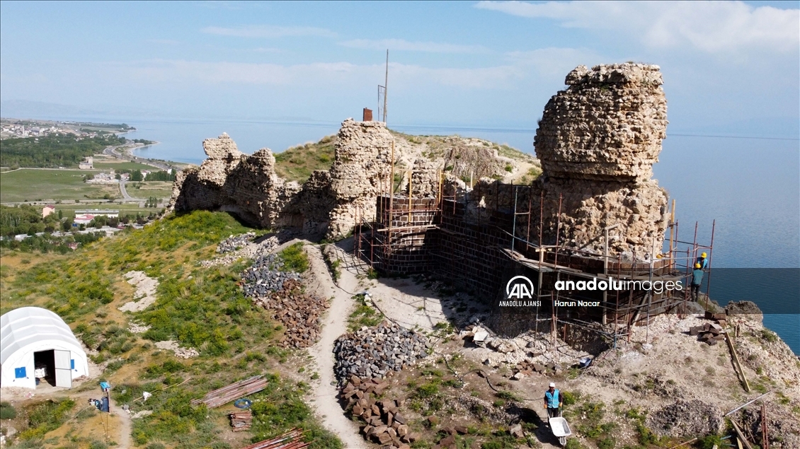 Van Gölü'nün eşsiz manzarasına sahip Urartu Kalesi restore ediliyor