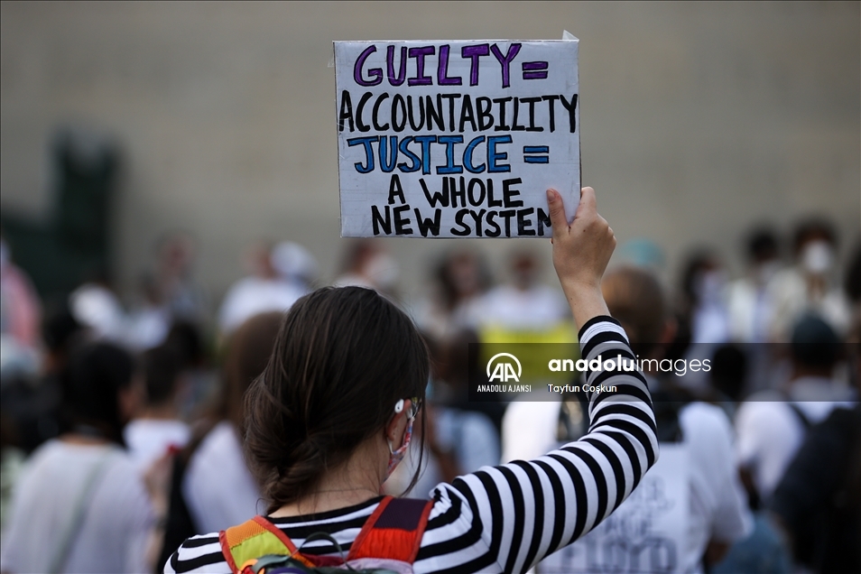 Siyahi George Floyd ölümünün birinci yılında New York'ta anıldı