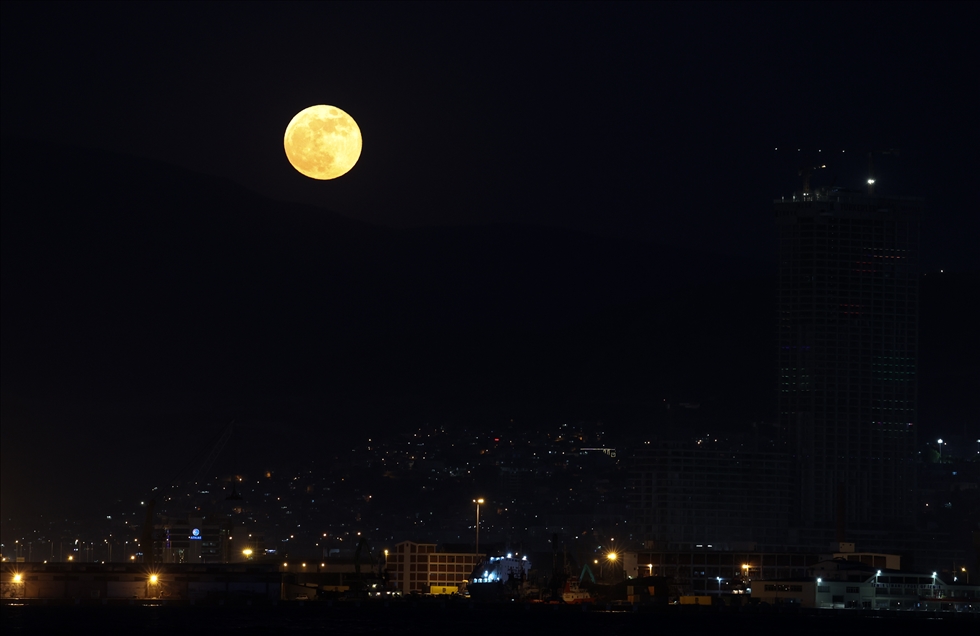 İzmir'de "Süper Ay"