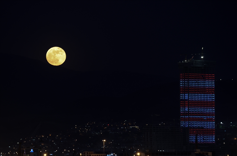 İzmir'de "Süper Ay"