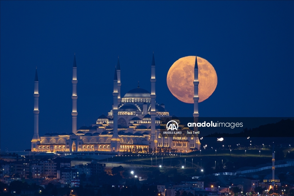 İstanbul'da "Süper Ay"