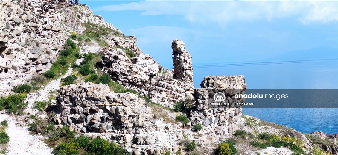 Van Gölü'nün eşsiz manzarasına sahip Urartu Kalesi restore ediliyor