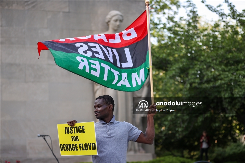 Siyahi George Floyd ölümünün birinci yılında New York'ta anıldı
