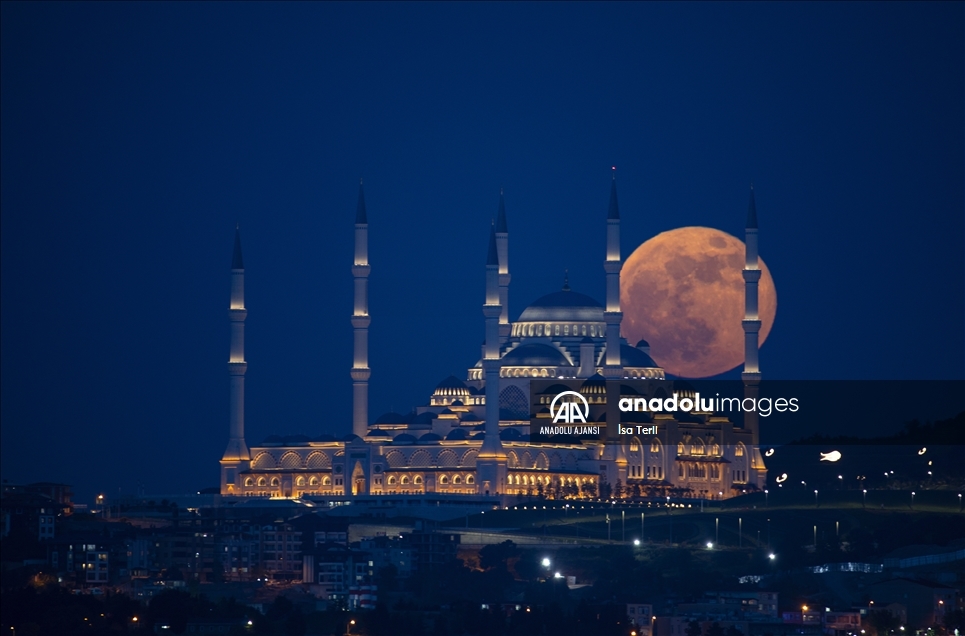 İstanbul'da "Süper Ay"