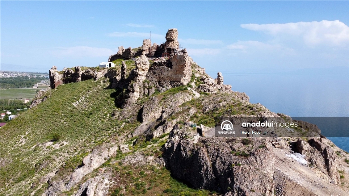 Van Gölü'nün eşsiz manzarasına sahip Urartu Kalesi restore ediliyor