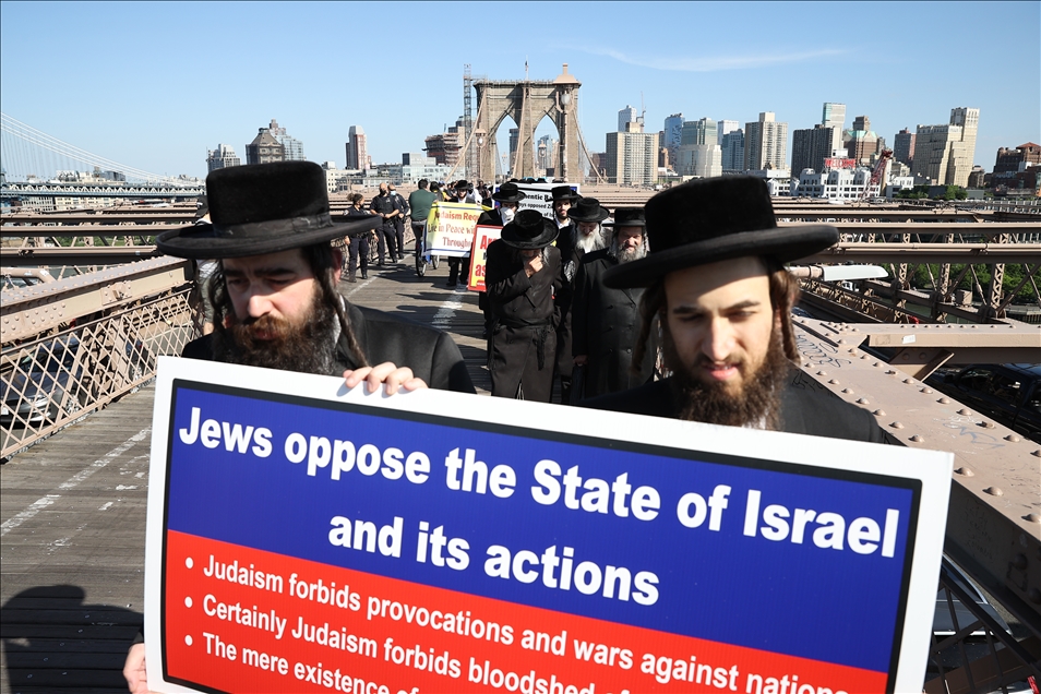 New York : Manifestation de Juifs orthodoxes condamnant Israël et soutenant les Palestiniens