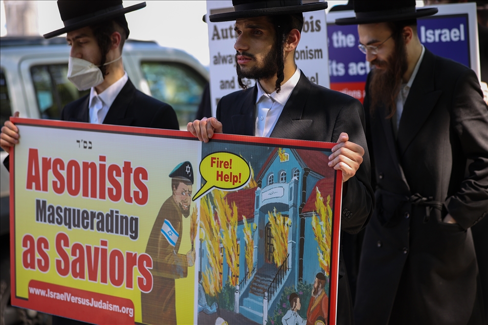 New York : Manifestation de Juifs orthodoxes condamnant Israël et soutenant les Palestiniens