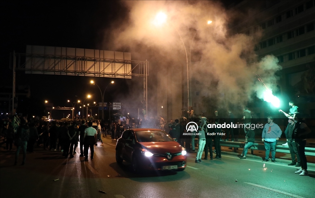 TFF 1. Lig'e yükselen Kocaelispor'u kentte taraftarlar karşıladı