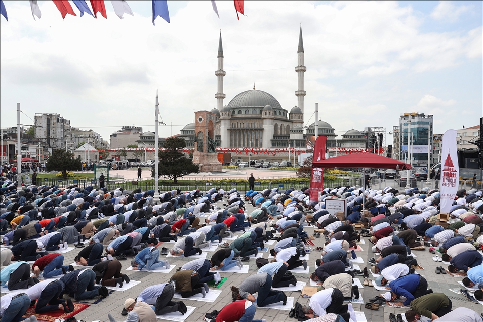 Taksim Camisi açıldı