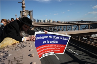 New York : Manifestation de Juifs orthodoxes condamnant Israël et soutenant les Palestiniens