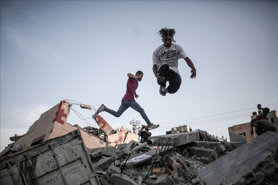 "Parkour" sport among the debris in Gaza