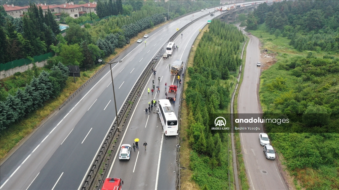 Anadolu Otoyolu'nun Kocaeli Kesiminde 21 Aracın Karıştığı Zincirleme ...