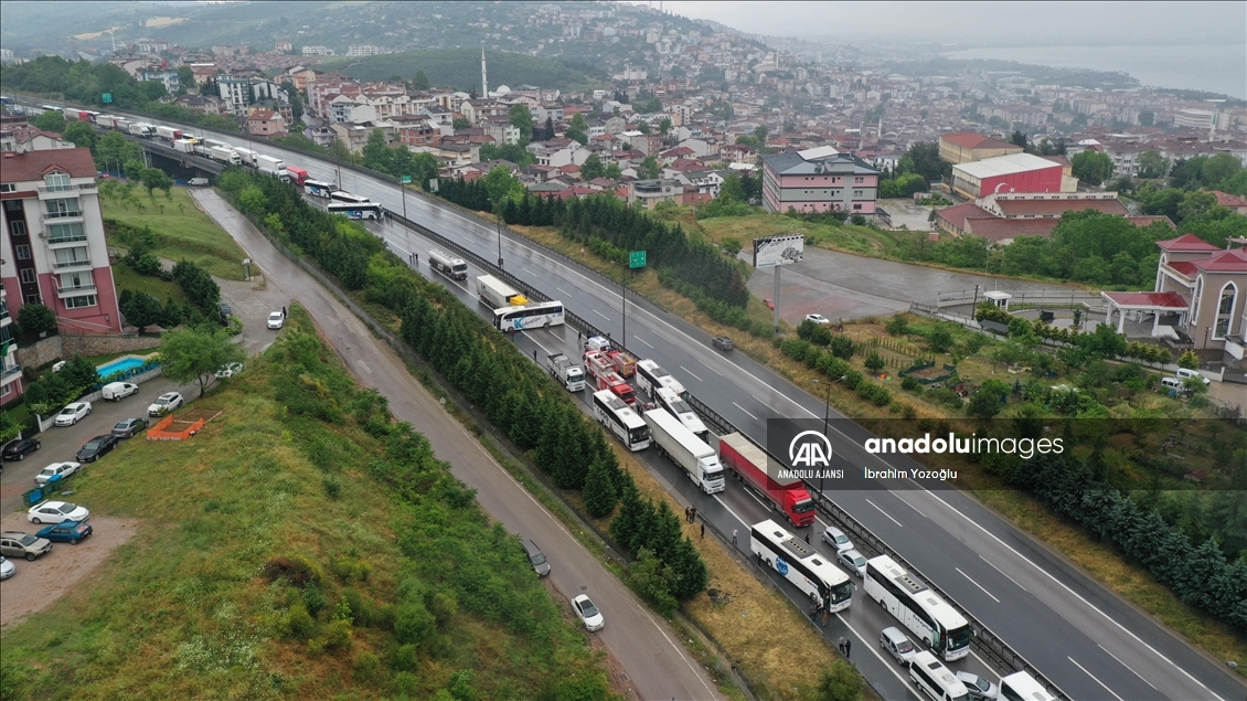 Anadolu Otoyolu Nun Kocaeli Kesiminde 21 Aracin Karistigi Zincirleme Trafik Kazasi 23 Yarali
