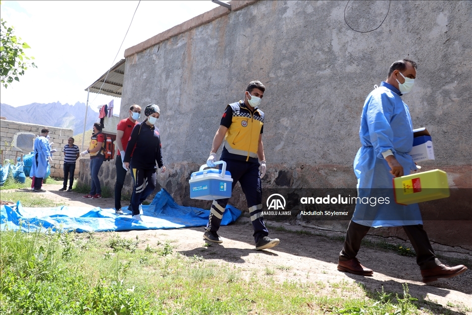 Sağlık ekipleri kırsaldaki engelli vatandaşları aşılamak için yoğun çaba harcıyor