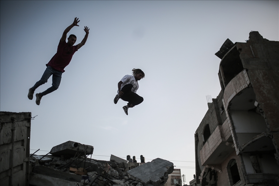 "Parkour" sport among the debris in Gaza
