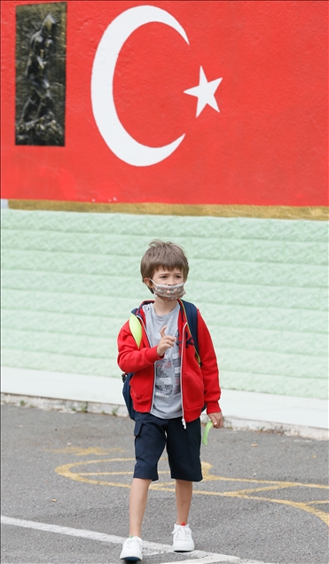 Kademeli normalleşme süreciyle okullarda yüz yüze eğitime başlandı