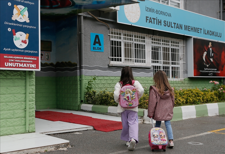 Kademeli normalleşme süreciyle okullarda yüz yüze eğitime başlandı