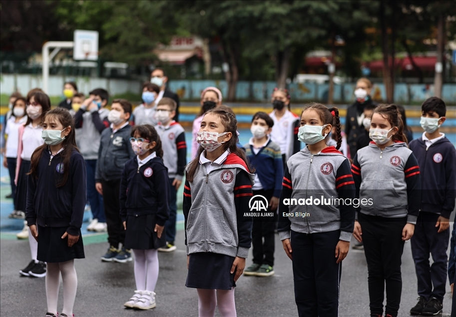 Kademeli normalleşme süreciyle ilkokullarda ve ana sınıflarında yüz yüze eğitim başladı