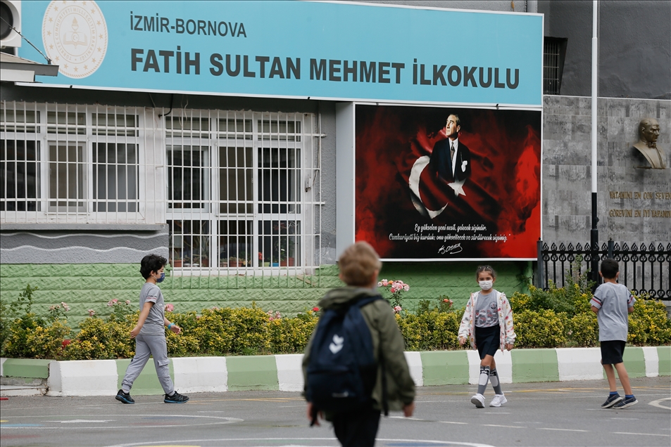 Kademeli normalleşme süreciyle okullarda yüz yüze eğitime başlandı