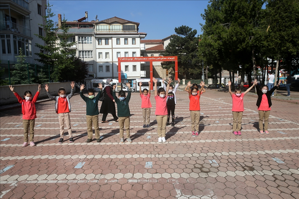 Sivas'ta yeni normalleşme süreciyle okullarda yüz yüze eğitime başlandı