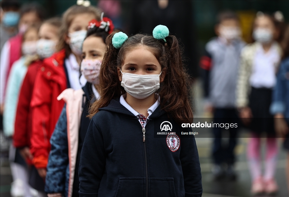 Kademeli normalleşme süreciyle ilkokullarda ve ana sınıflarında yüz yüze eğitim başladı