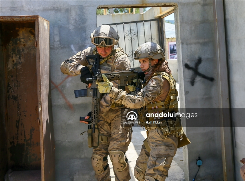 Yerleşim birimlerindeki terör operasyonları için eğitim alan ilk kadın astsubay göreve hazır