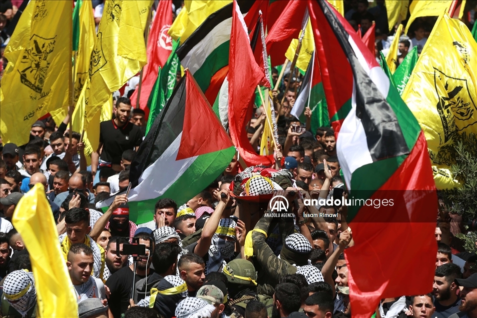 فلسطينيون يشيعون جثمان شهيد فلسطيني بالضفة