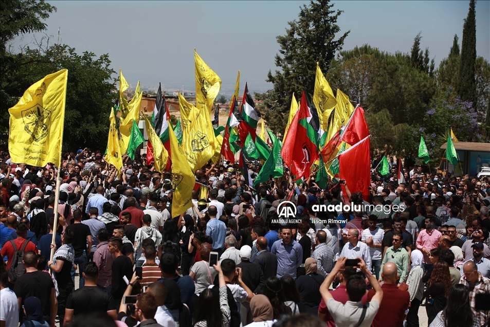 فلسطينيون يشيعون جثمان شهيد فلسطيني بالضفة