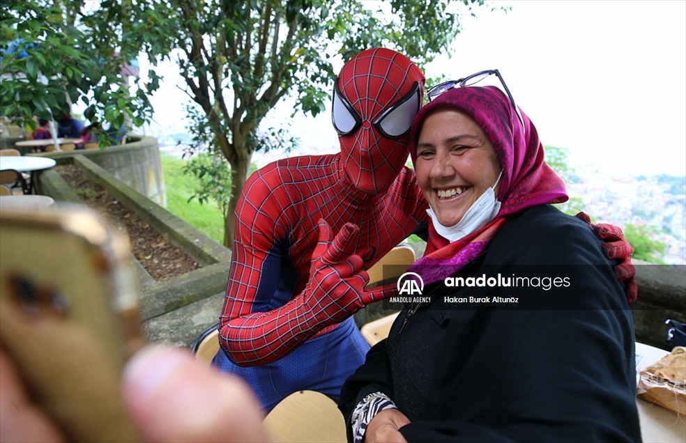 "Spider-Man" pasa sus vacaciones en la ciudad de Trabzon