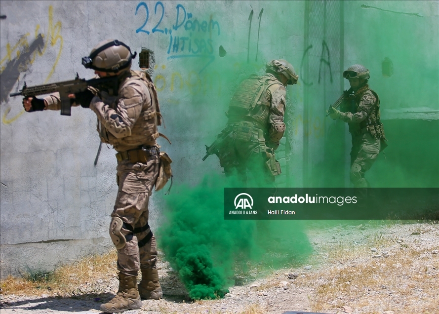 Yerleşim birimlerindeki terör operasyonları için eğitim alan ilk kadın astsubay göreve hazır