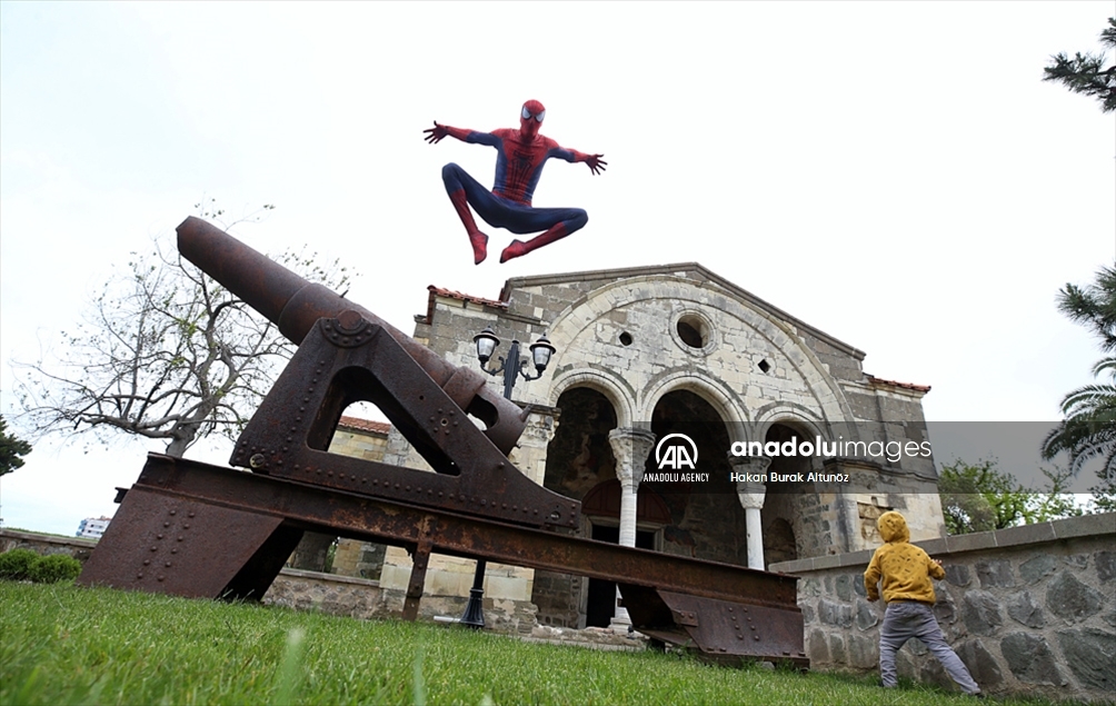 "Spider-Man" pasa sus vacaciones en la ciudad de Trabzon