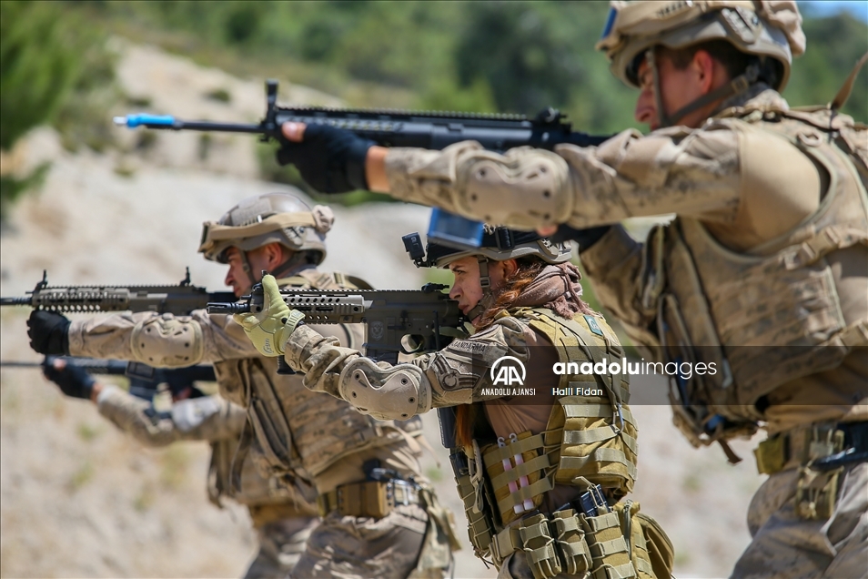 Yerleşim birimlerindeki terör operasyonları için eğitim alan ilk kadın astsubay göreve hazır