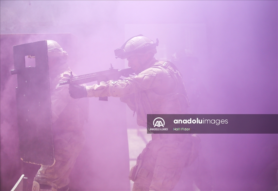 Yerleşim birimlerindeki terör operasyonları için eğitim alan ilk kadın astsubay göreve hazır