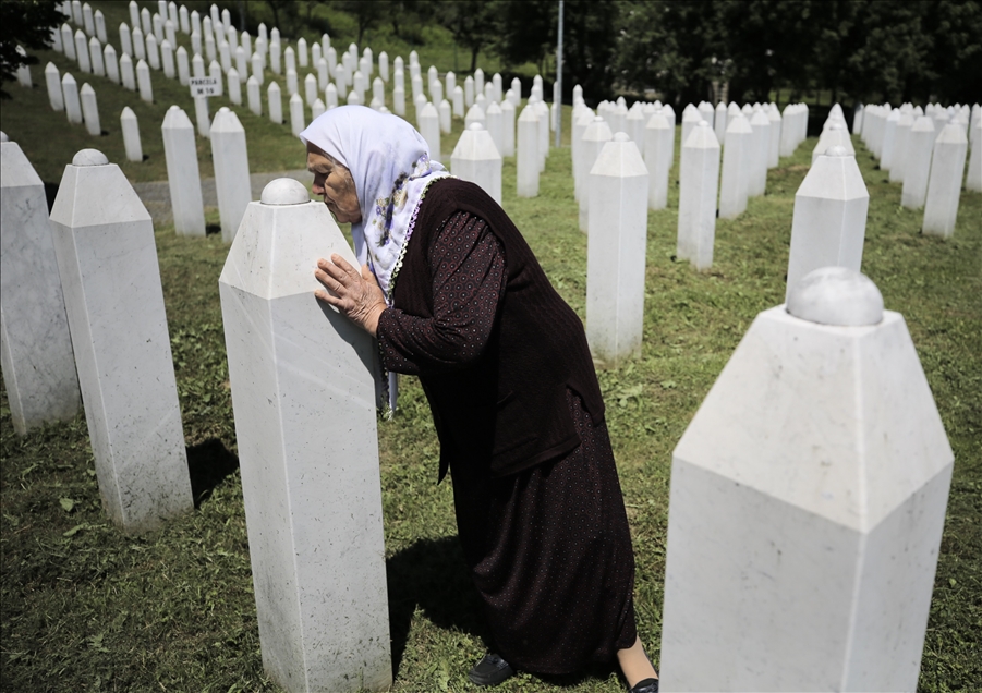 Srebrenitsa'da iki oğlunu kaybeden Djogaz: "Bu kötülüğü yapanların yüzlerine tükürürdüm ama elimi kirletmezdim"