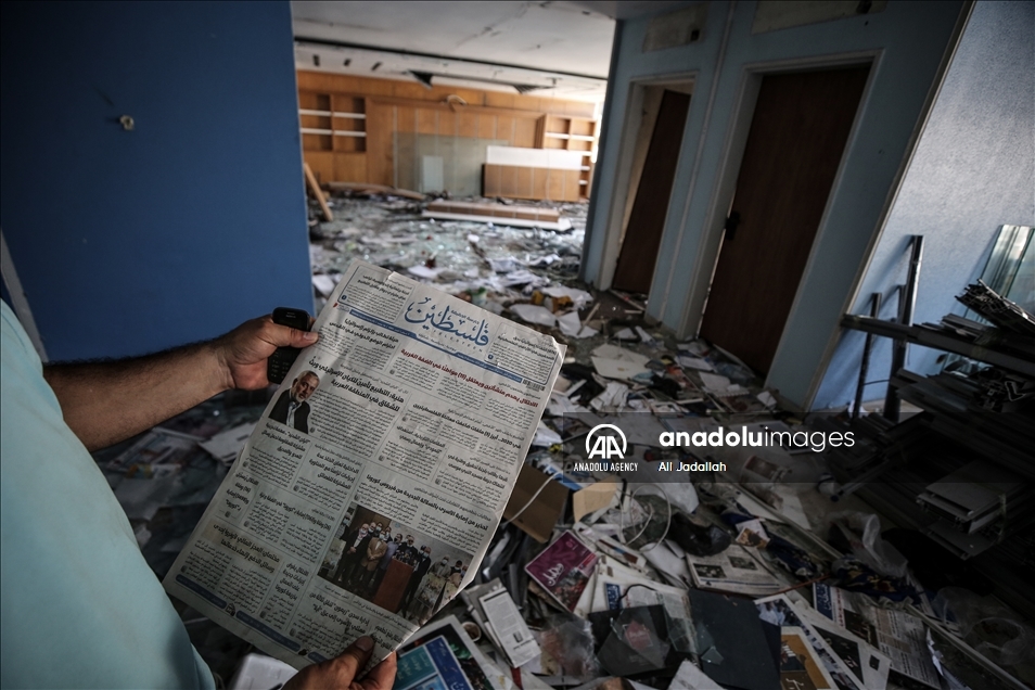 رغم تدمير مقرها.. صحيفة "فلسطين" تواصل نقل حقائق العدوان