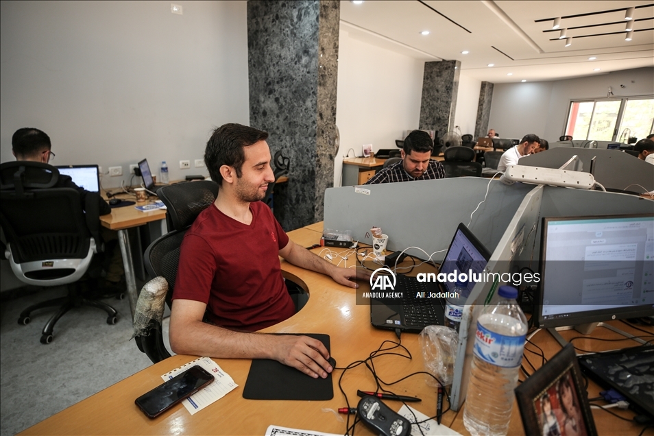 رغم تدمير مقرها.. صحيفة "فلسطين" تواصل نقل حقائق العدوان