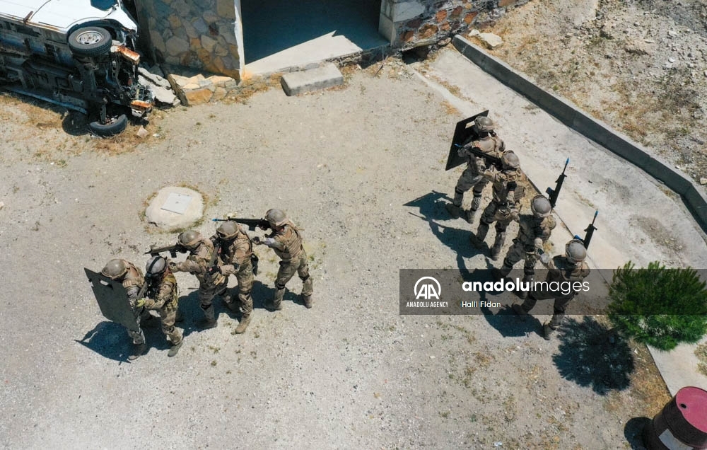 Primera suboficial del Ejército turco certificada en antiterrorismo