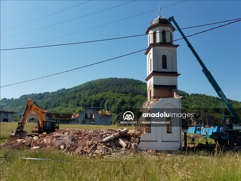 Počelo izmještanje crkve iz dvorišta nane Fate Orlović 