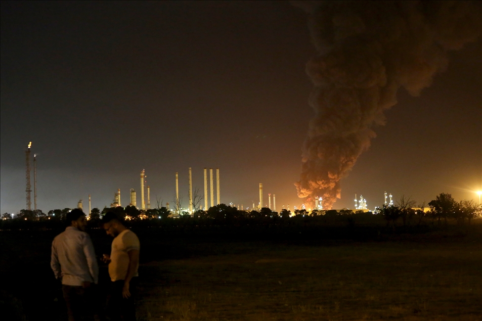 Fire breaks out at oil refinery in Iran