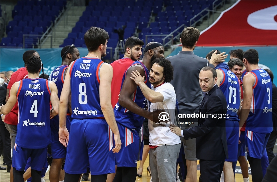 Basketbol Süper Ligi'nde şampiyon Anadolu Efes, kupasını aldı