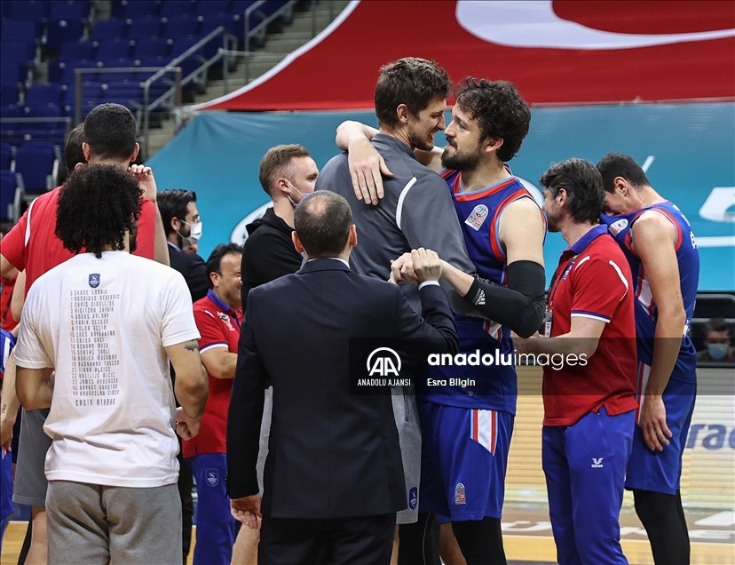 Basketbol Süper Ligi'nde şampiyon Anadolu Efes, kupasını aldı