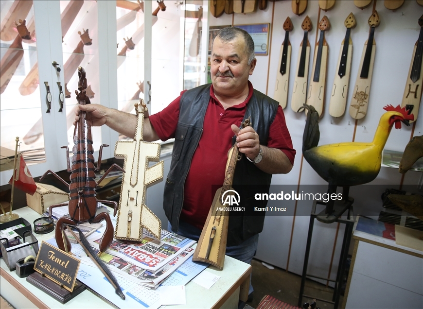 Житель Турции прославился мастерством изготовления необычных кеманчей