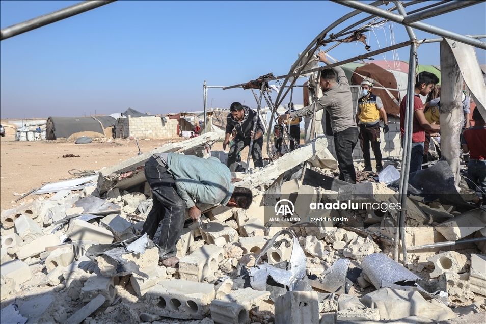 Esed rejimi İdlib'de kampa saldırdı