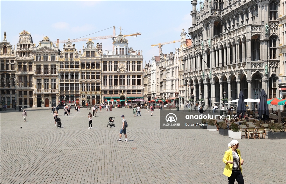 Brüksel'de açık havada maske takma zorunluluğu kaldırıldı 
