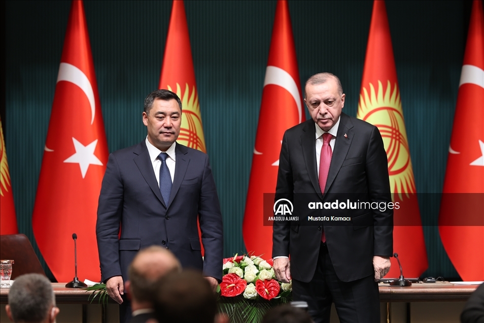 Cumhurbaşkanı Erdoğan, Kırgızistan Cumhurbaşkanı Caparov ile ortak basın toplantısı düzenledi