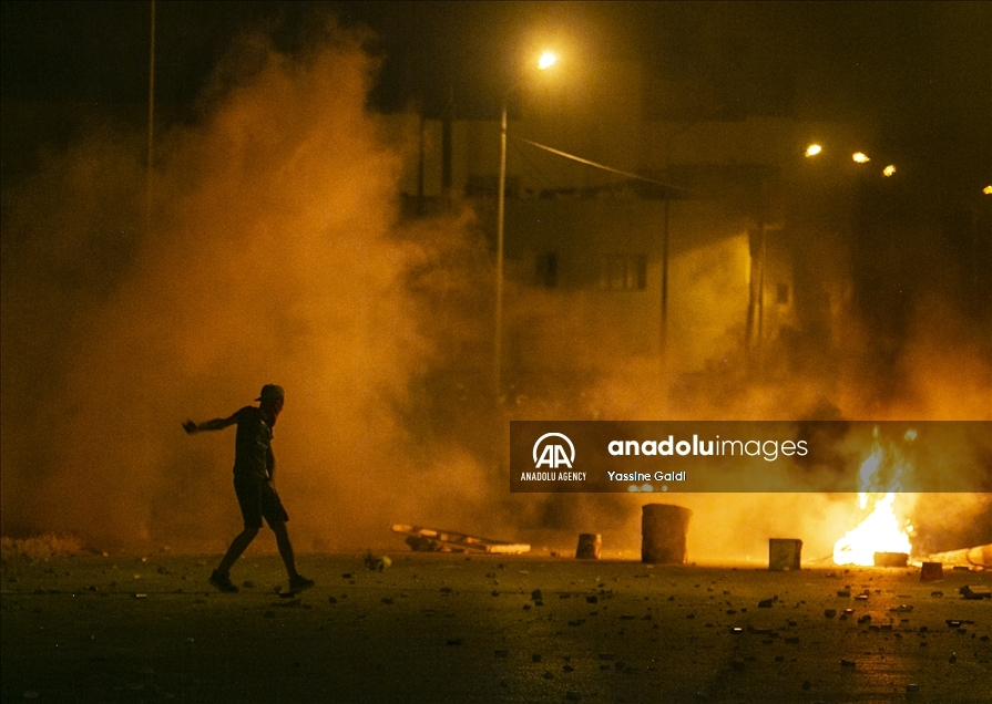 تجدّد الاحتجاجات الليلية غربي العاصمة تونس إثر وفاة شاب