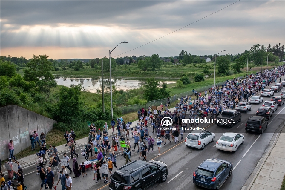 Kanada’daki saldırıda hayatını kaybeden aile için yürüyüş düzenlendi